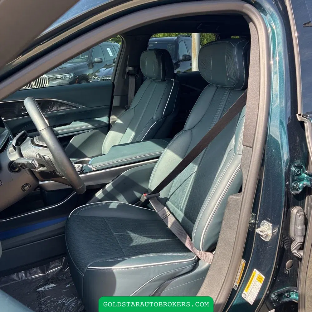2024 Cadillac LYRIQ Sport 3