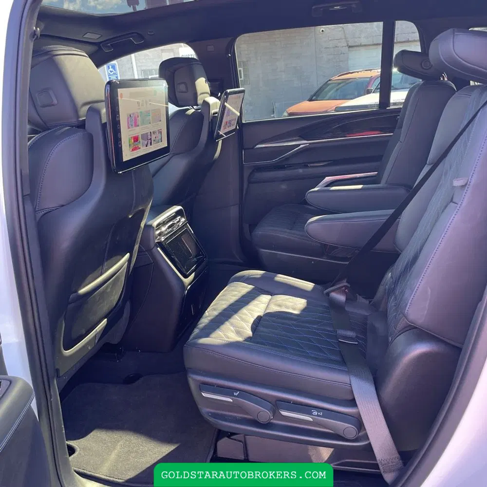 2025 Cadillac Escalade IQ Sport 1