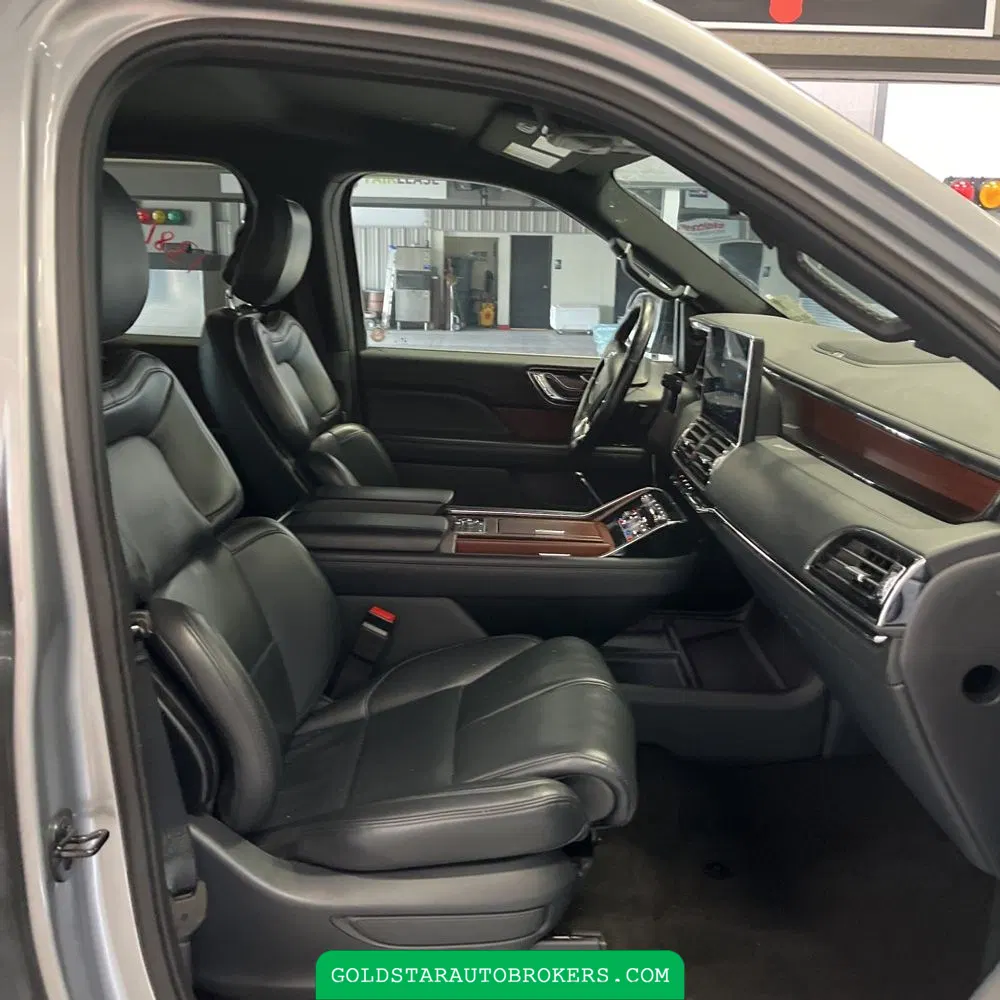 2023 Lincoln Navigator Standard