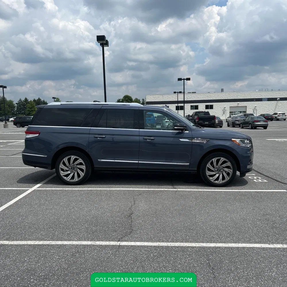 2023 Lincoln Navigator L Reserve