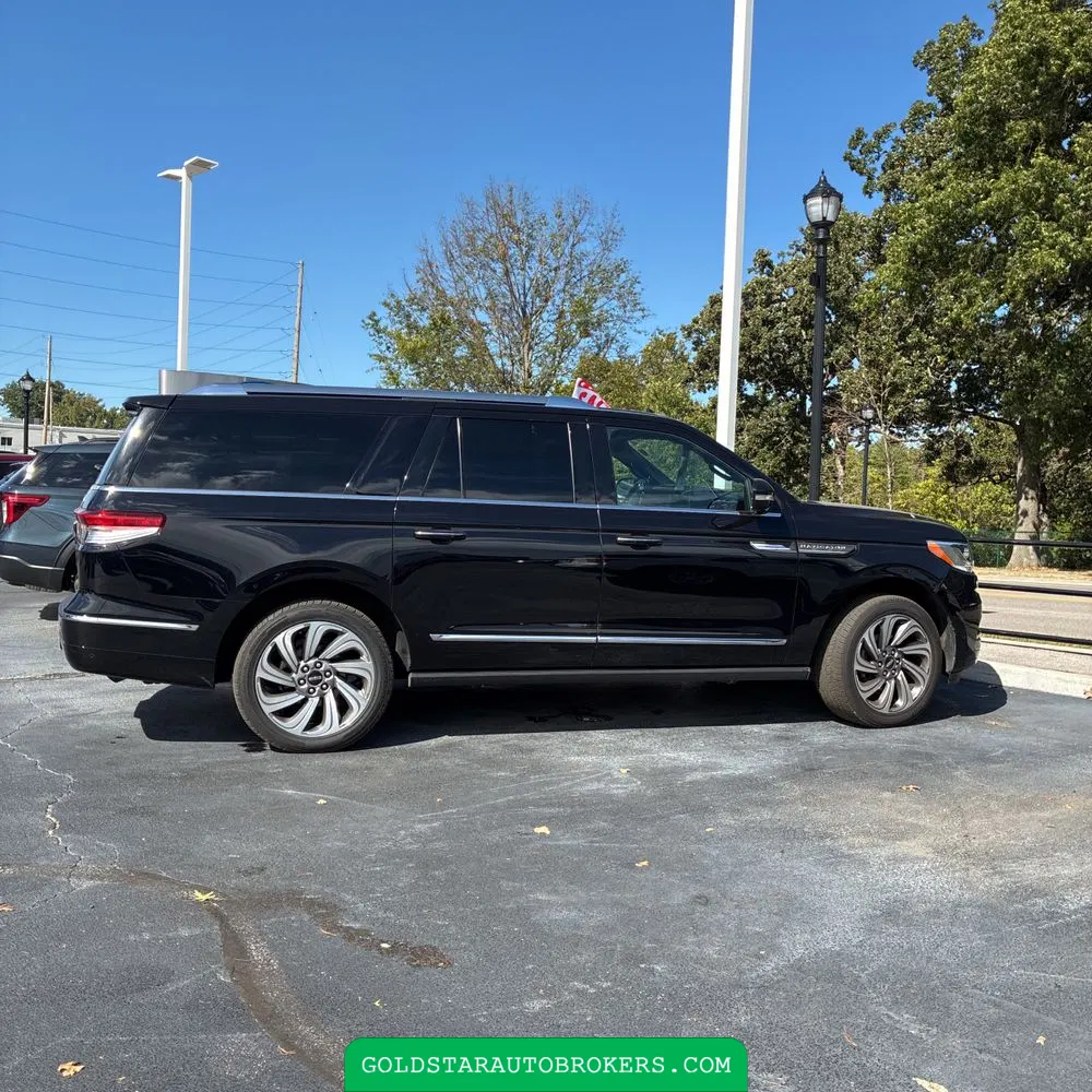 2023 Lincoln Navigator L Reserve