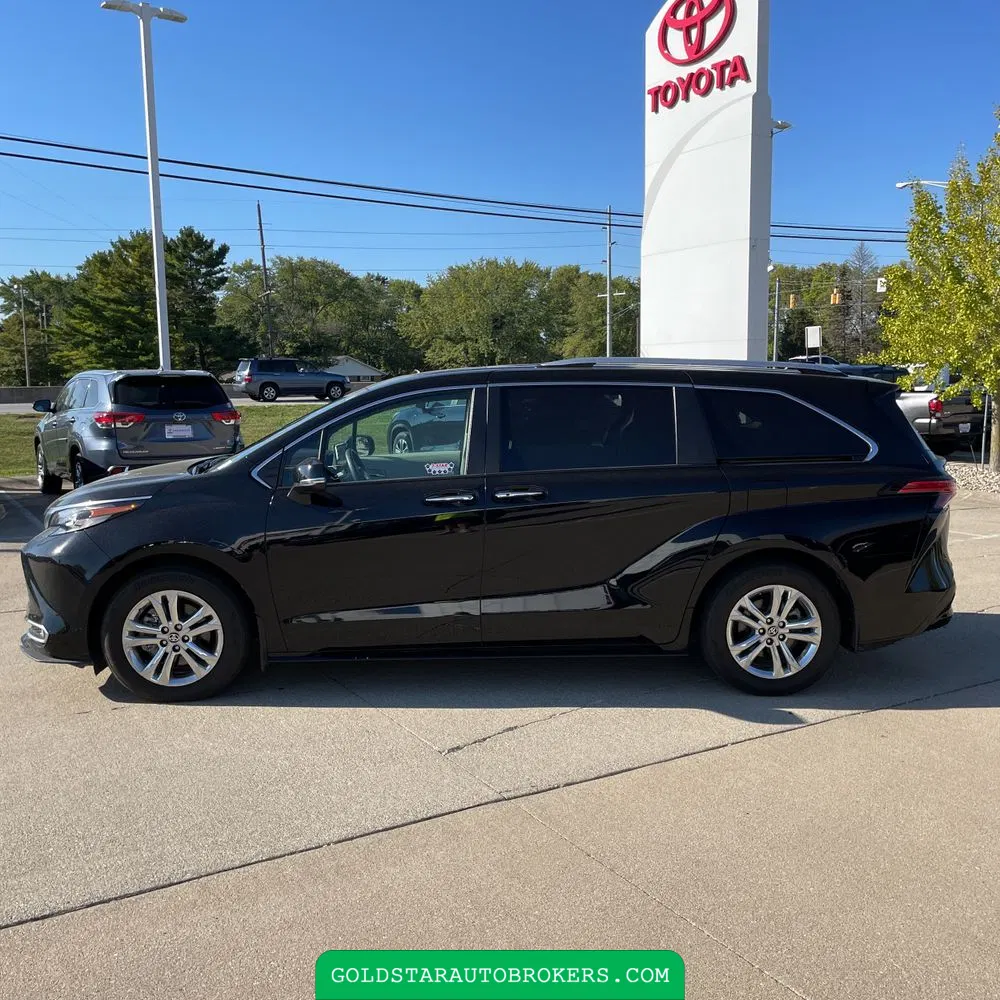 2023 Toyota Sienna Platinum 7-Passenger