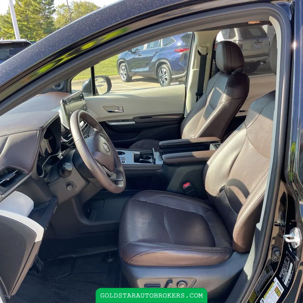 2023 Toyota Sienna Platinum 7-Passenger