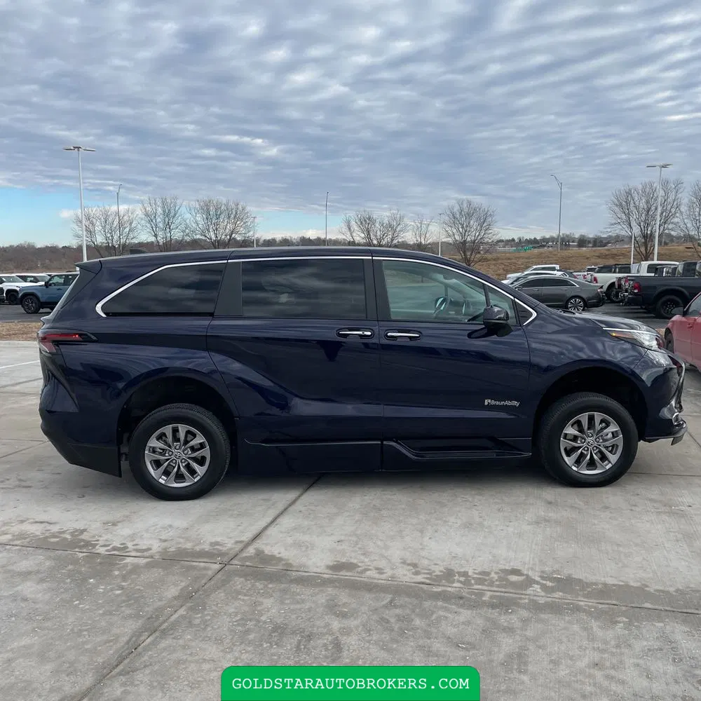 2023 Toyota Sienna XLE 8-Passenger
