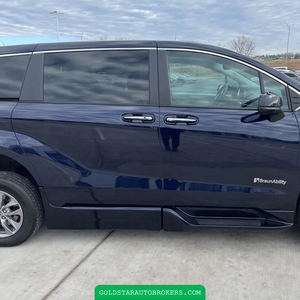 2023 Toyota Sienna XLE 8-Passenger