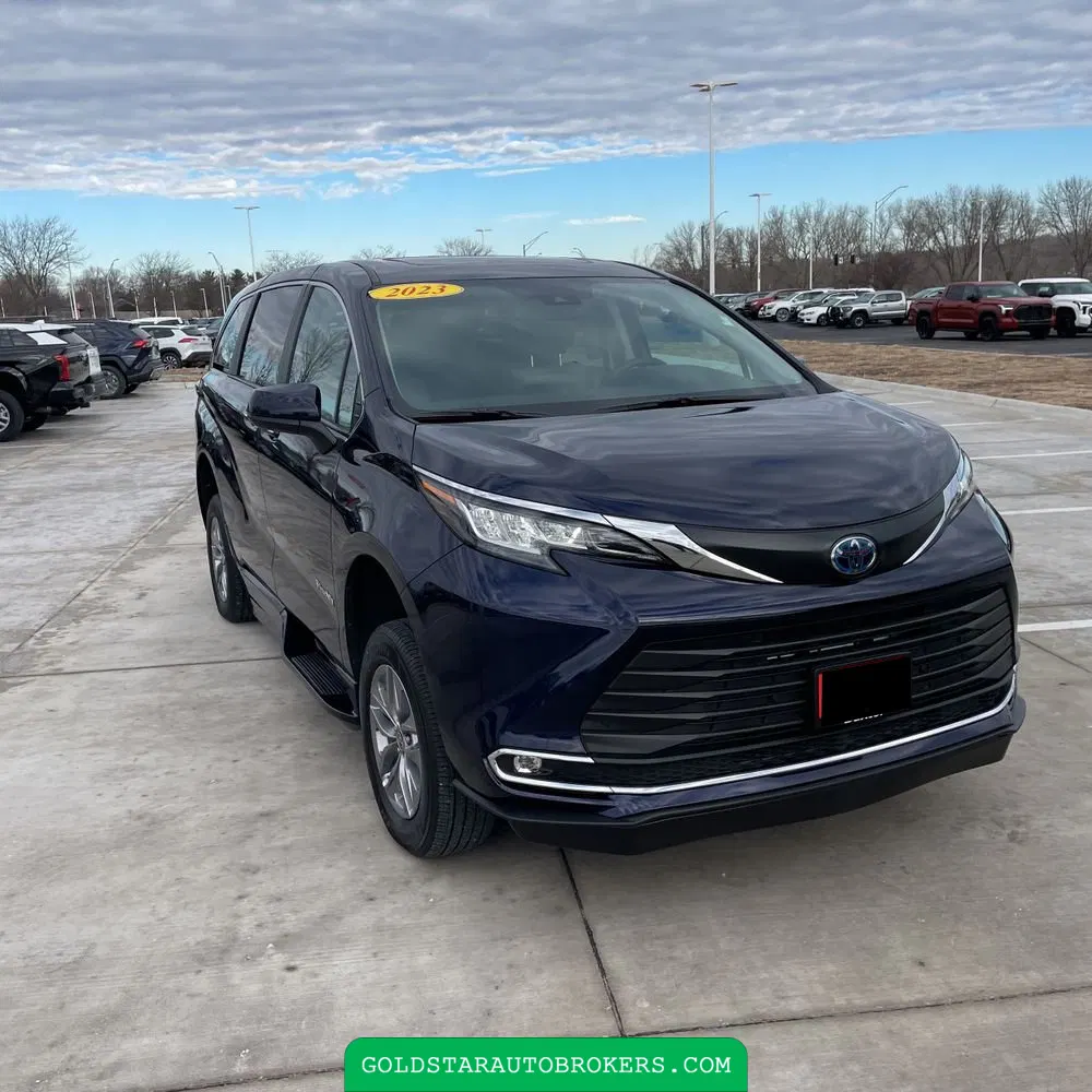 2023 Toyota Sienna XLE 8-Passenger