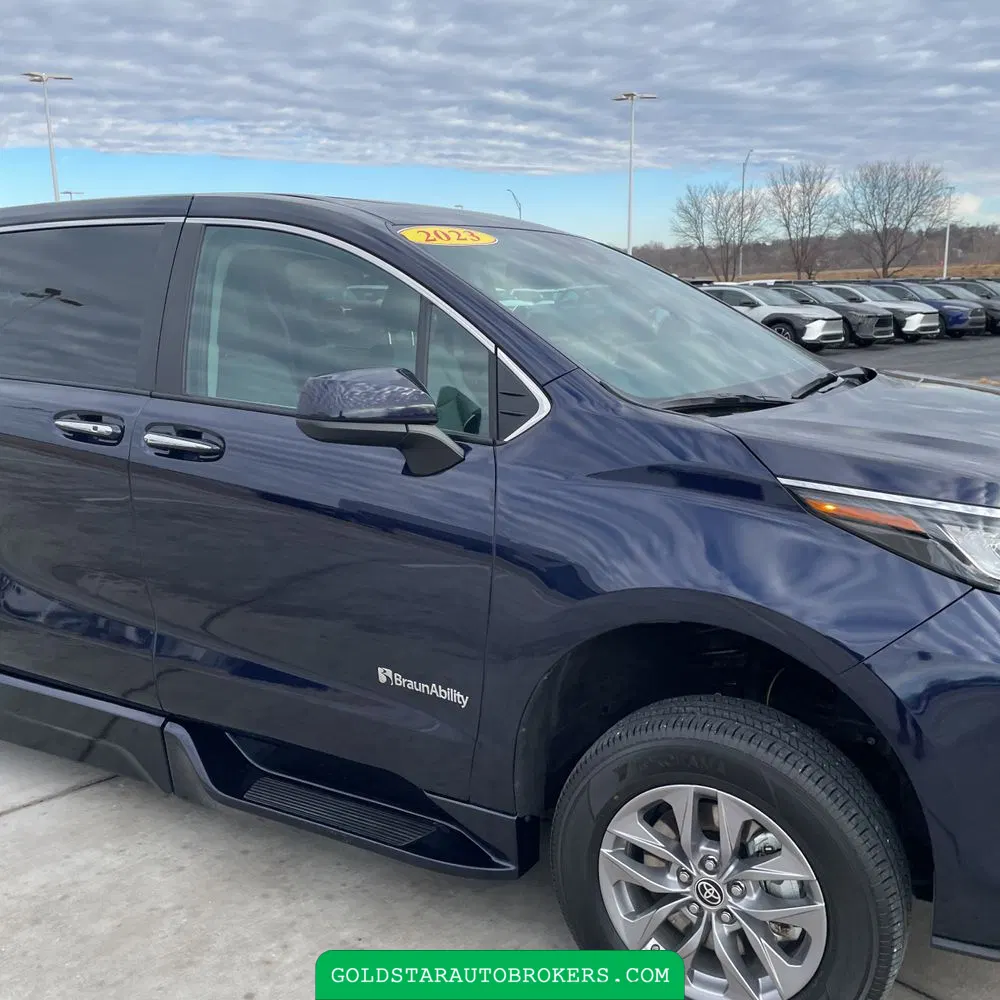 2023 Toyota Sienna XLE 8-Passenger