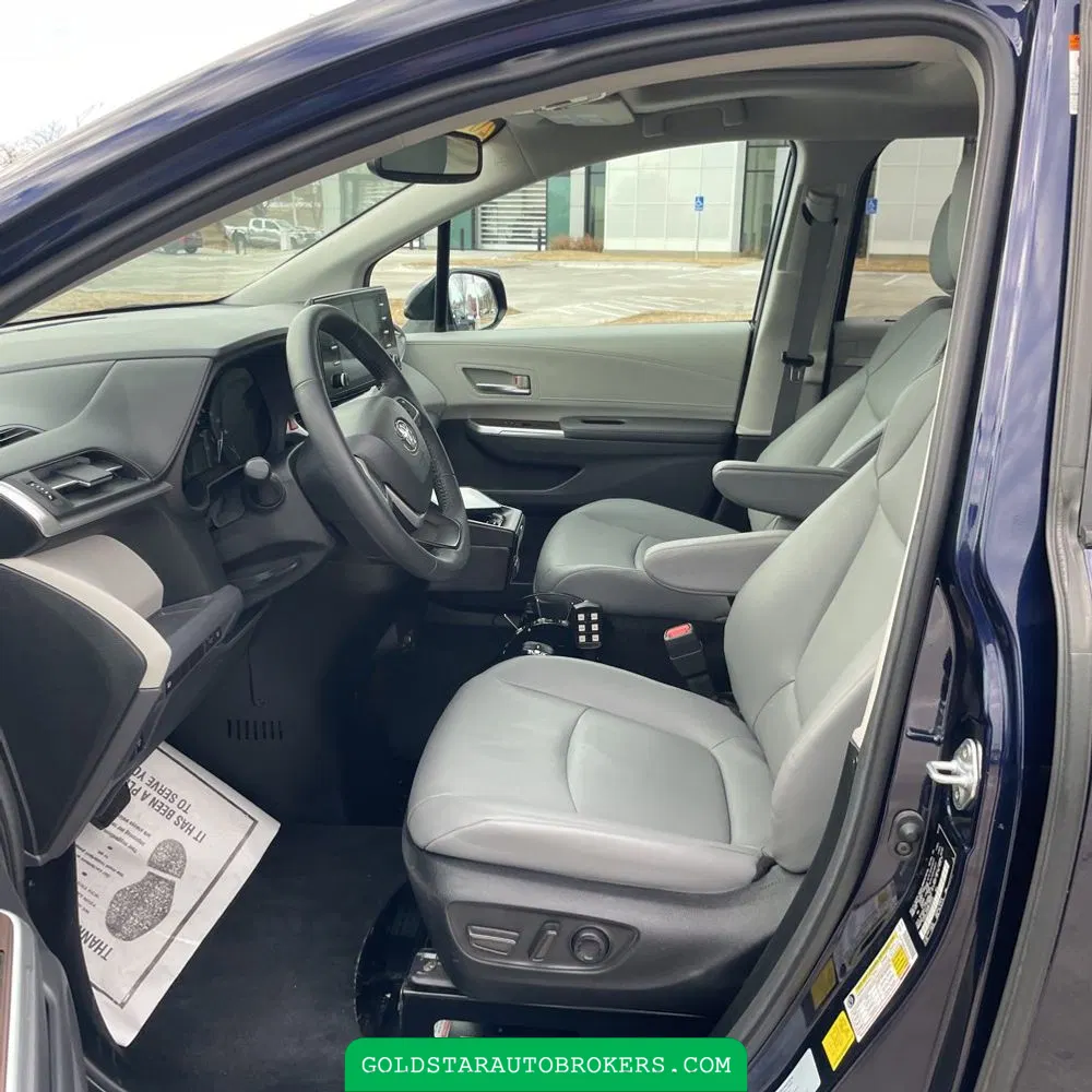 2023 Toyota Sienna XLE 8-Passenger