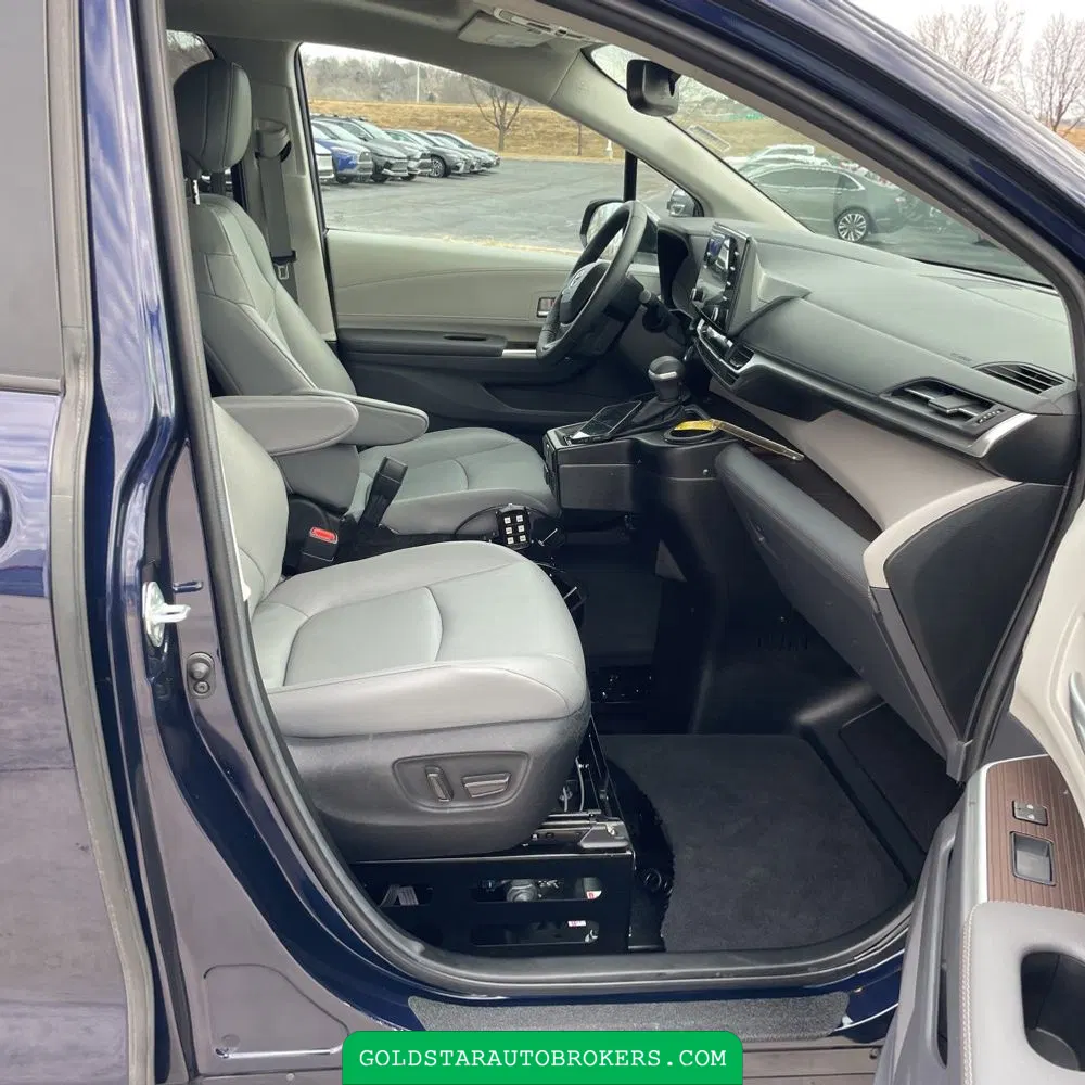 2023 Toyota Sienna XLE 8-Passenger