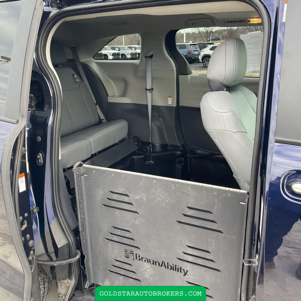 2023 Toyota Sienna XLE 8-Passenger