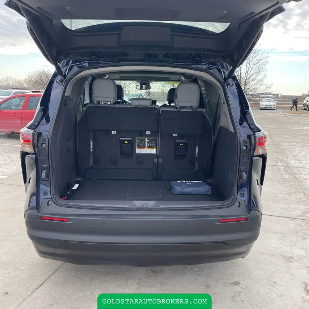2023 Toyota Sienna XLE 8-Passenger
