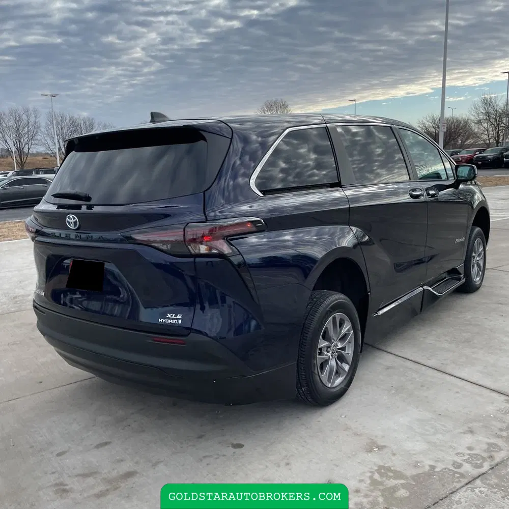 2023 Toyota Sienna XLE 8-Passenger