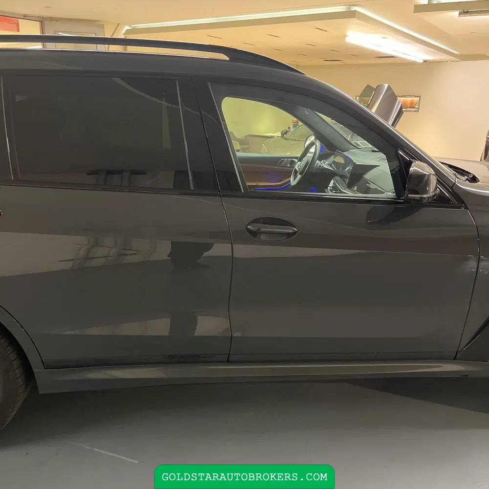 2025 BMW X7 M60i