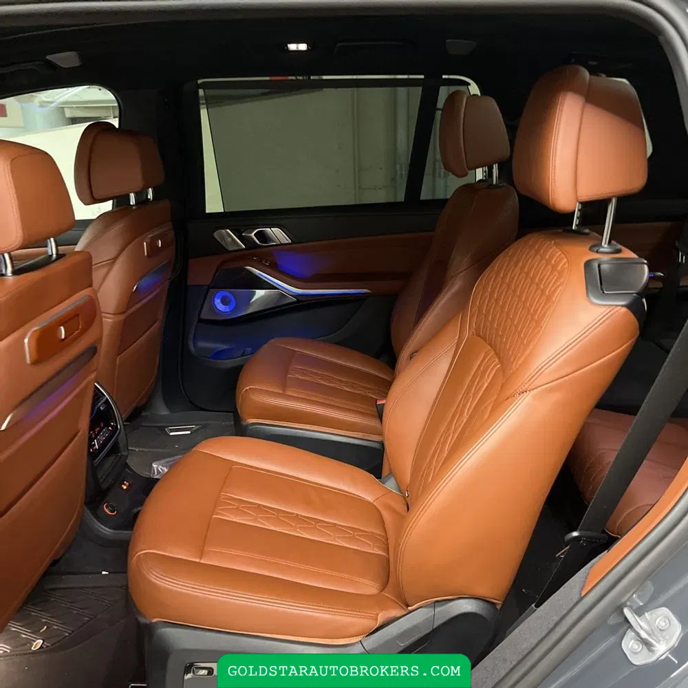2025 BMW X7 M60i