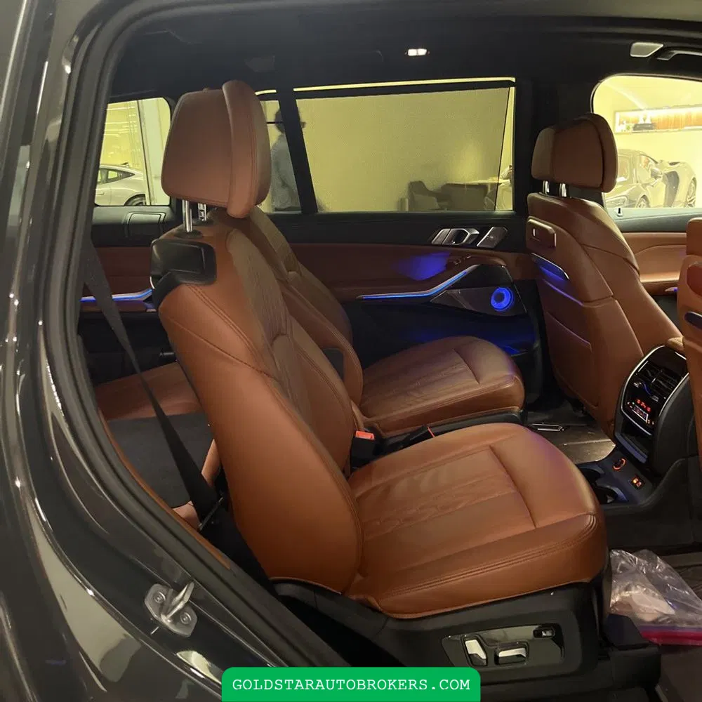2025 BMW X7 M60i