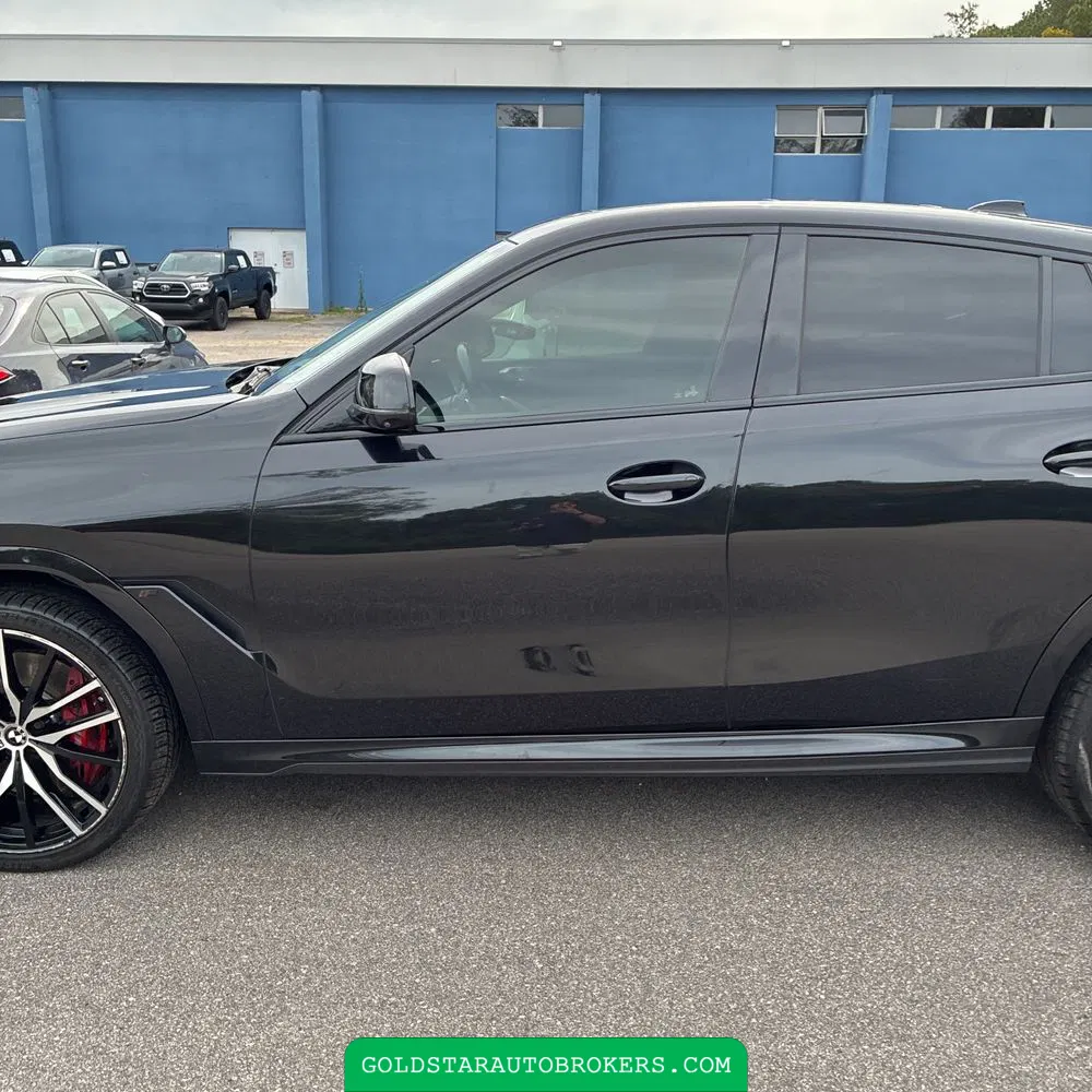 2022 BMW X6 M50i