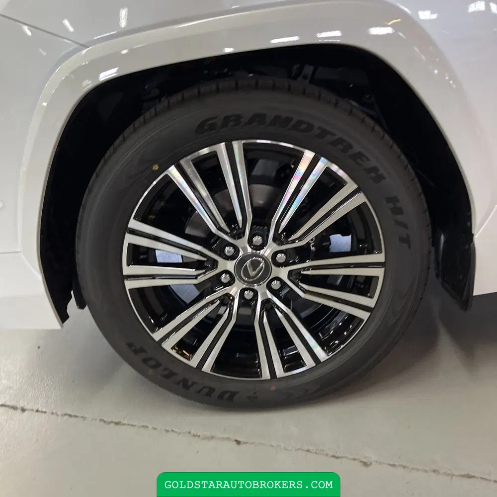 2025 Lexus LX 700h Luxury
