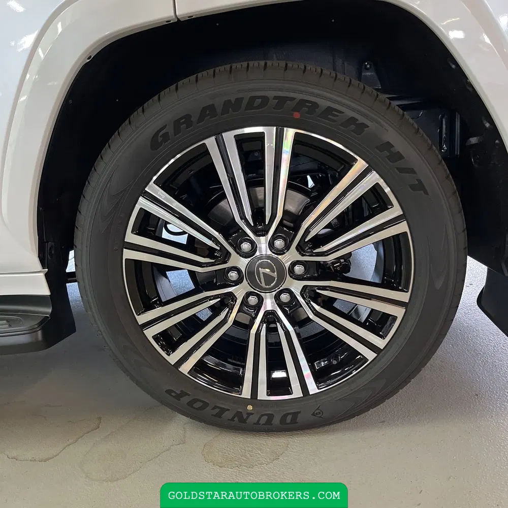 2025 Lexus LX 700h Luxury