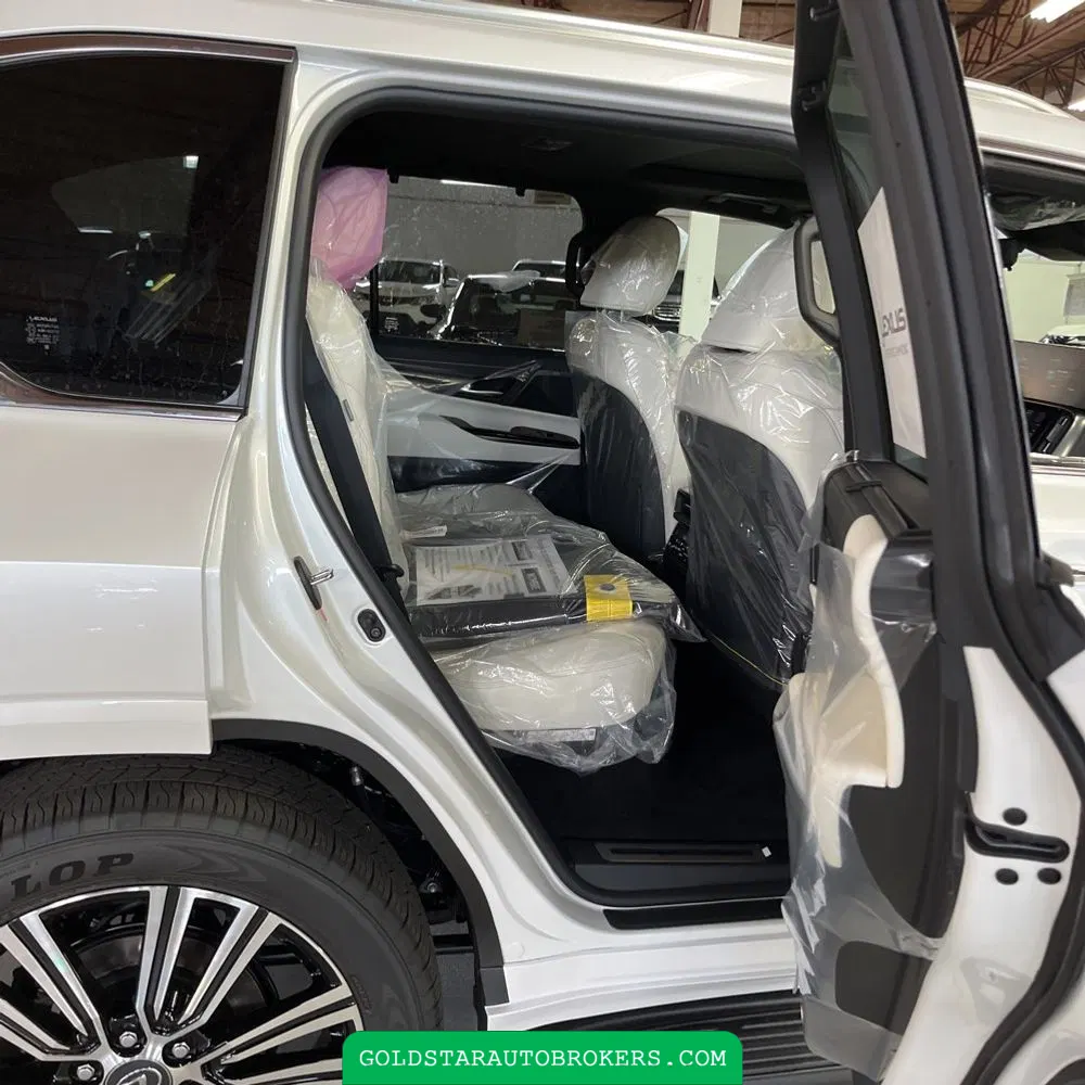 2025 Lexus LX 700h Luxury