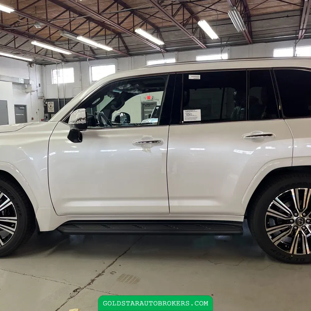 2025 Lexus LX 700h Luxury