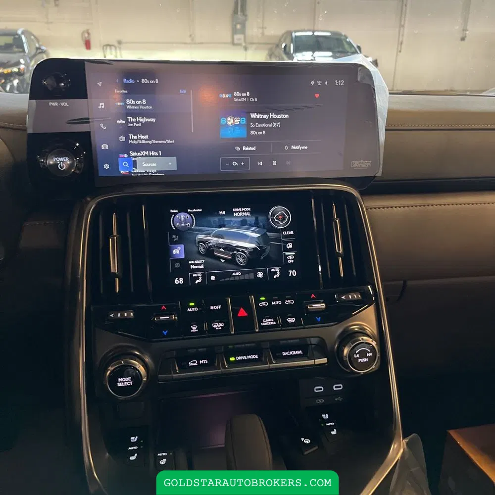 2025 Lexus LX 700h Luxury