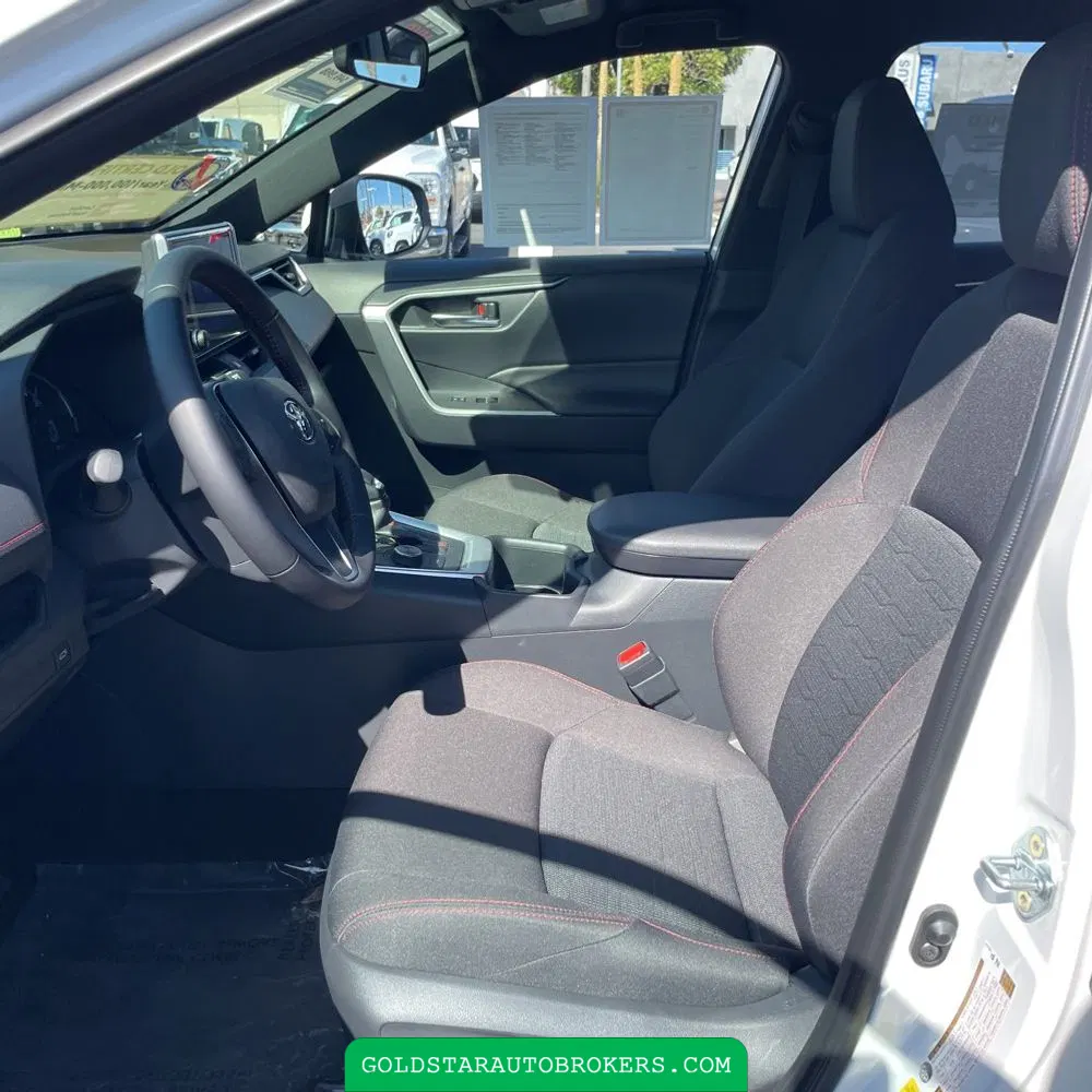 2025 Toyota RAV4 Plug-in Hybrid SE
