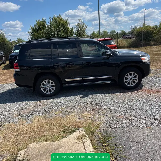 2017 Toyota Land Cruiser Base