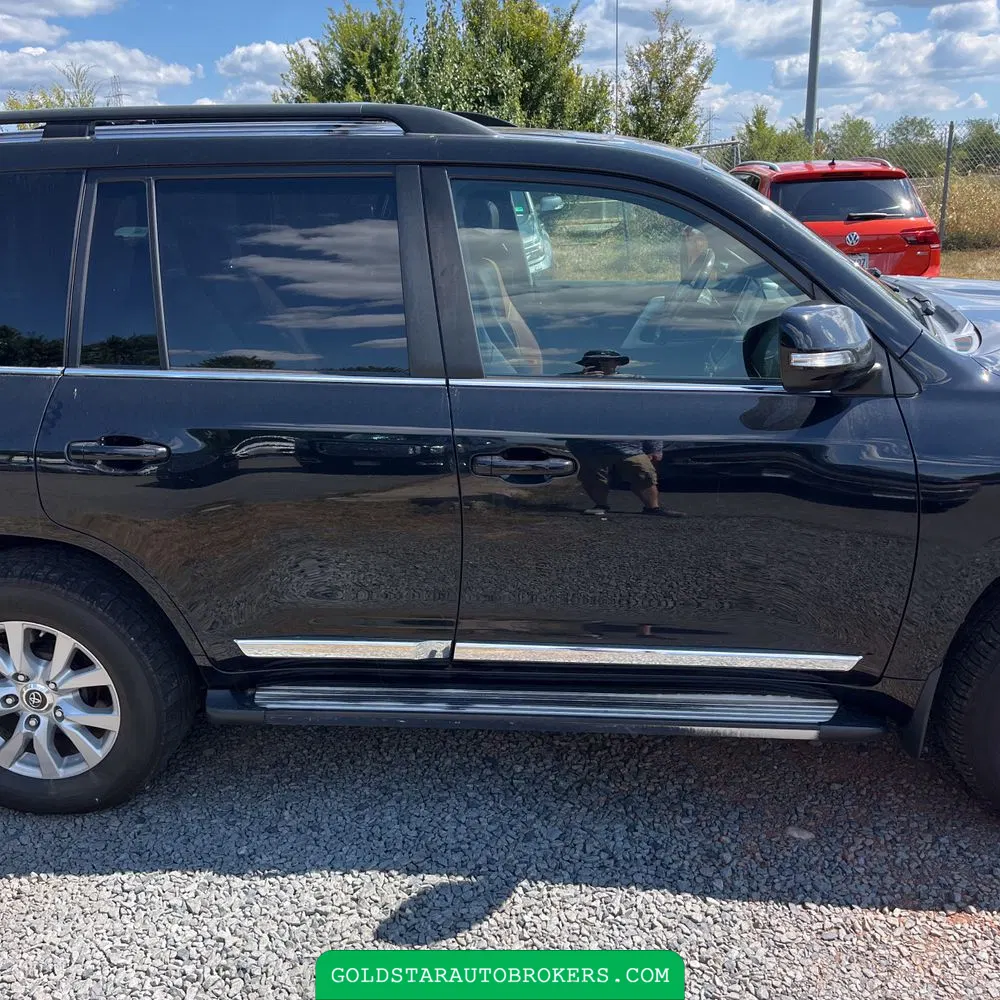 2017 Toyota Land Cruiser Base