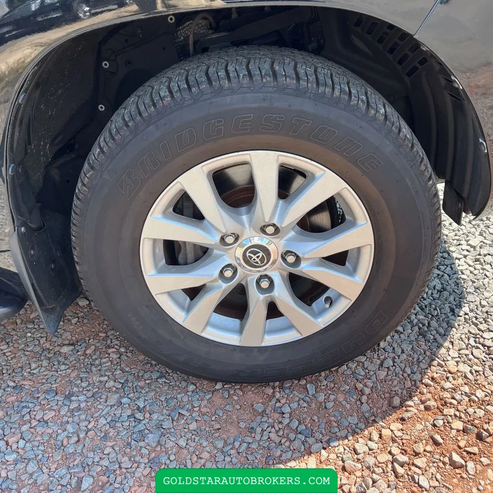 2017 Toyota Land Cruiser Base