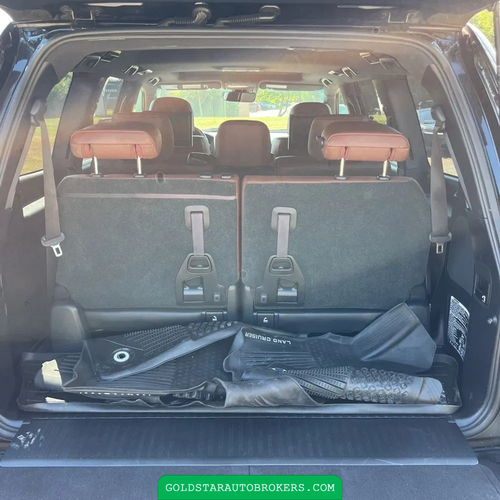2017 Toyota Land Cruiser Base