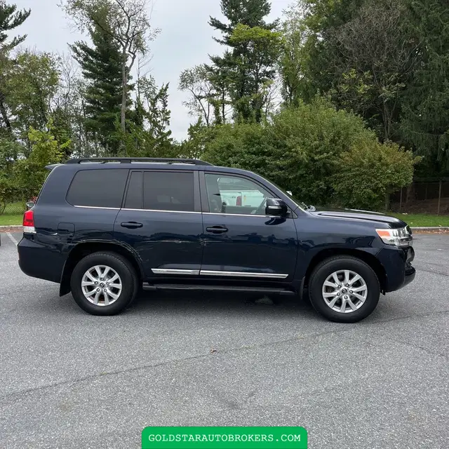 2016 Toyota Land Cruiser Base