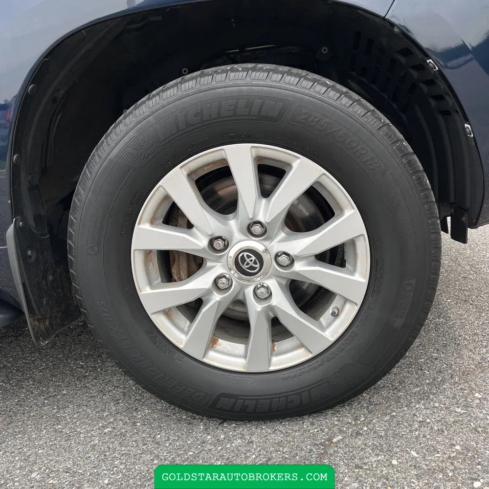 2016 Toyota Land Cruiser Base
