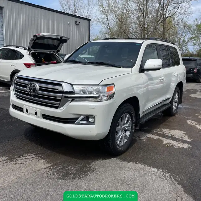2017 Toyota Land Cruiser Base