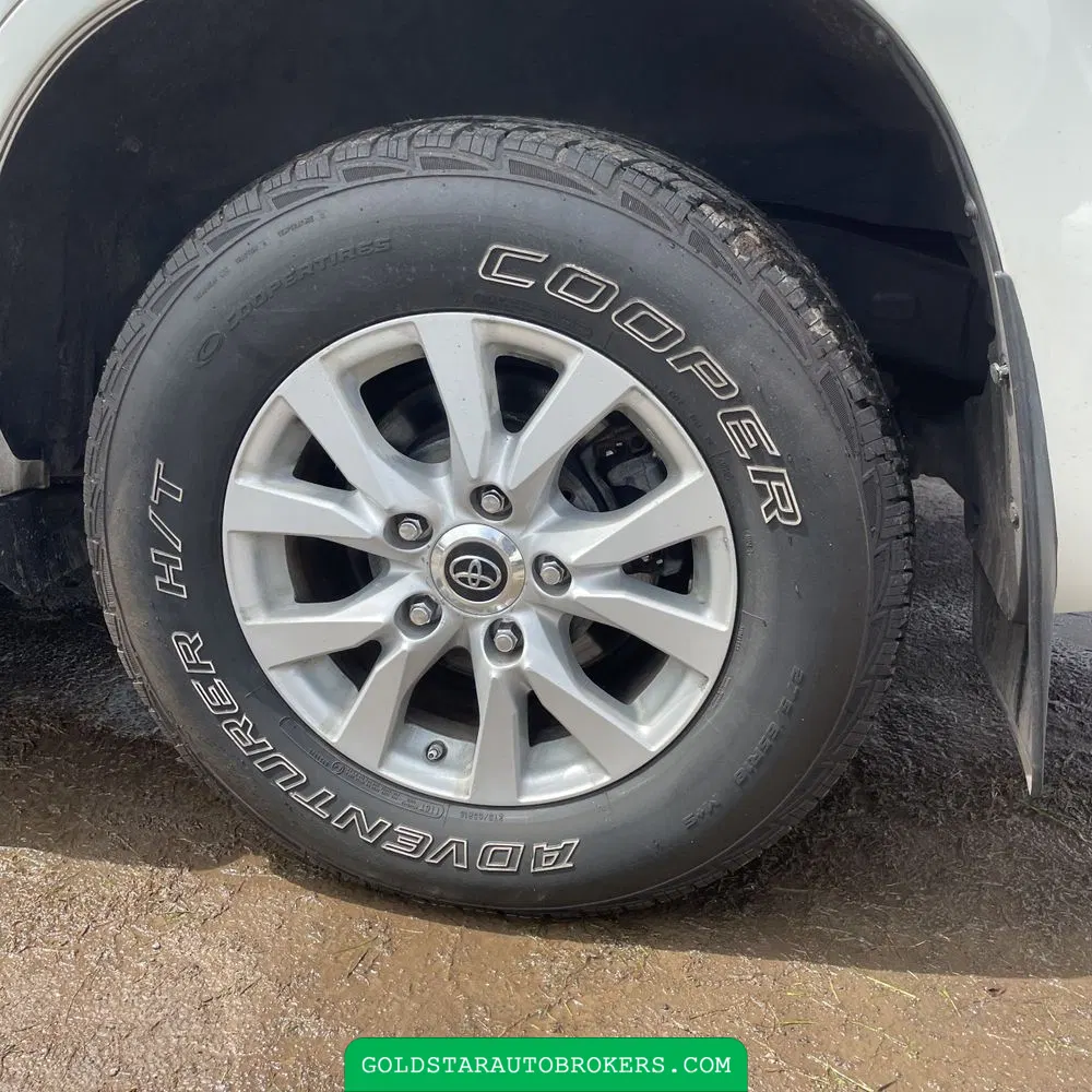 2017 Toyota Land Cruiser Base