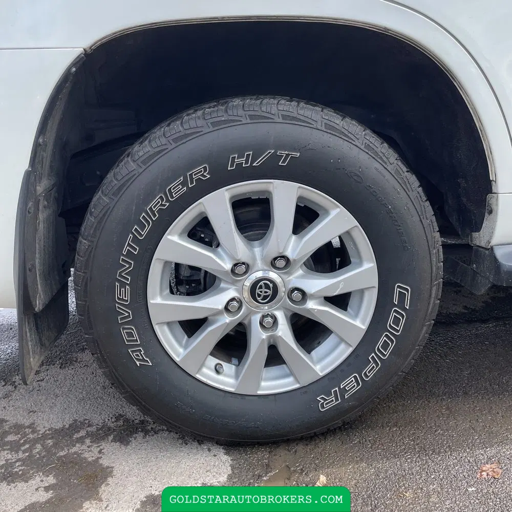 2017 Toyota Land Cruiser Base