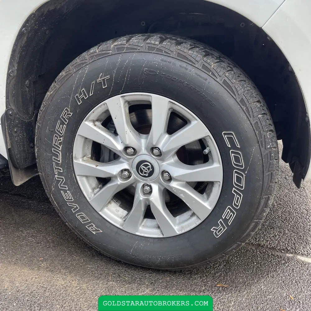 2017 Toyota Land Cruiser Base