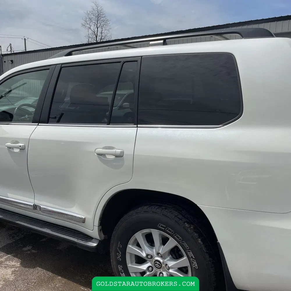 2017 Toyota Land Cruiser Base