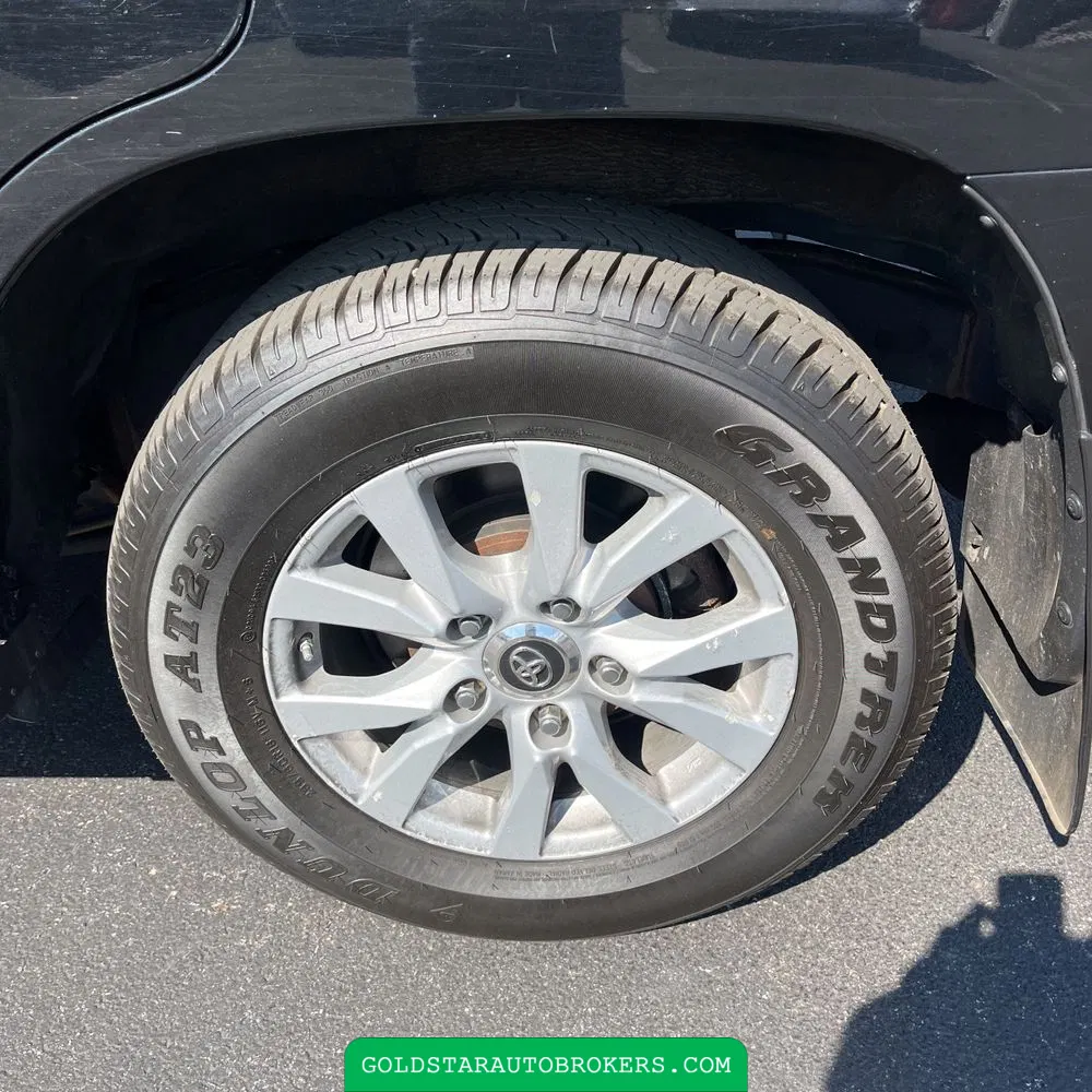 2020 Toyota Land Cruiser Base
