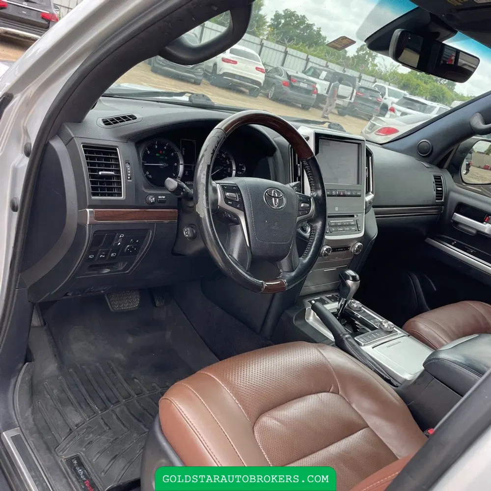 2018 Toyota Land Cruiser Base