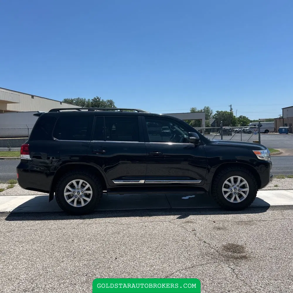 2016 Toyota Land Cruiser Base