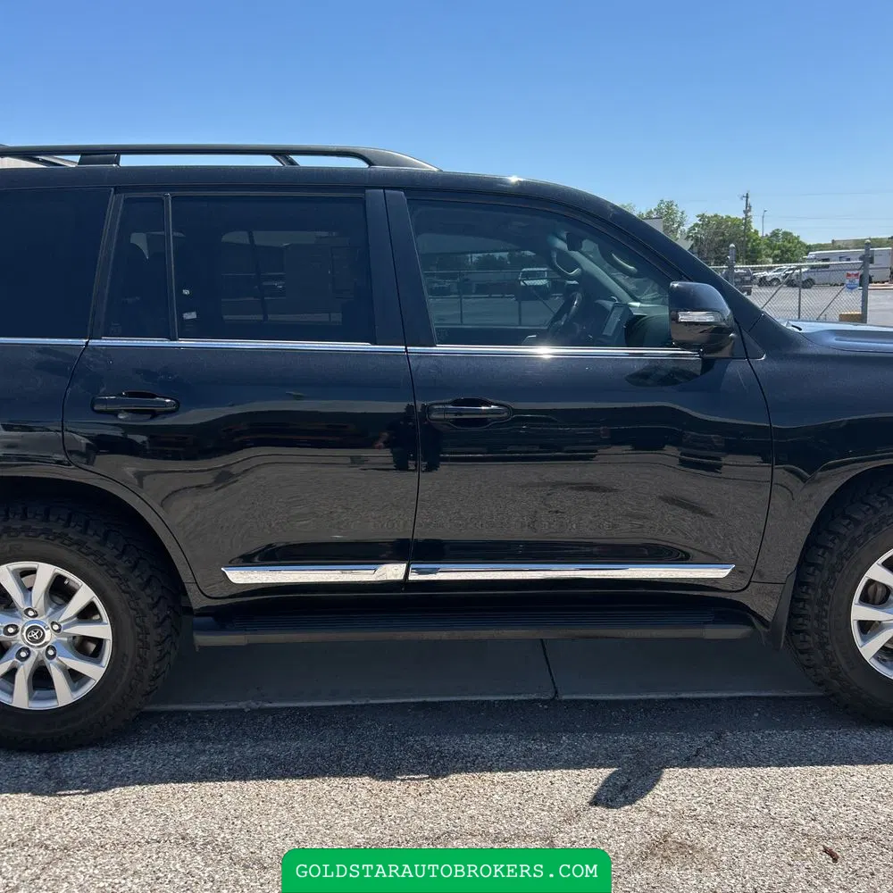 2016 Toyota Land Cruiser Base