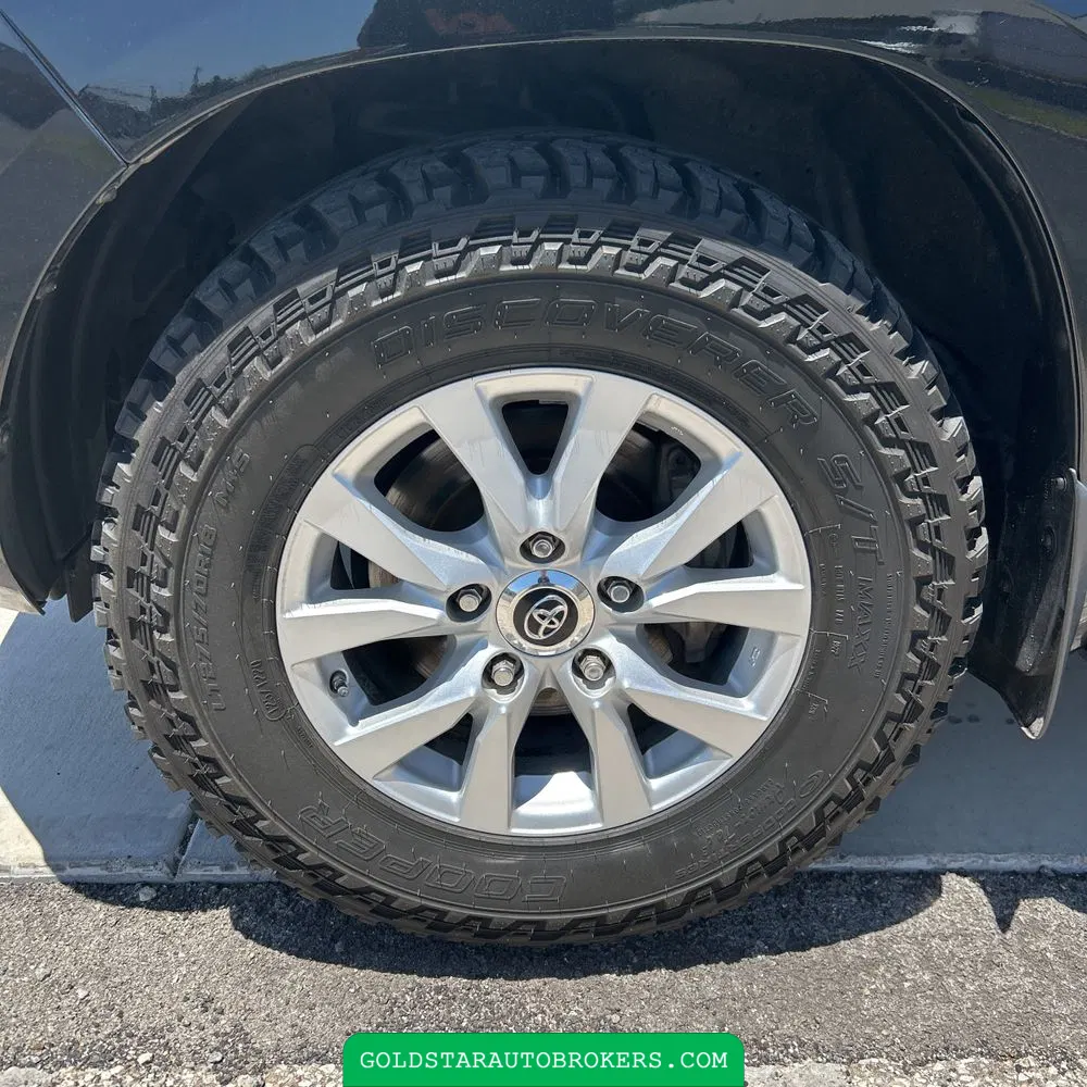2016 Toyota Land Cruiser Base