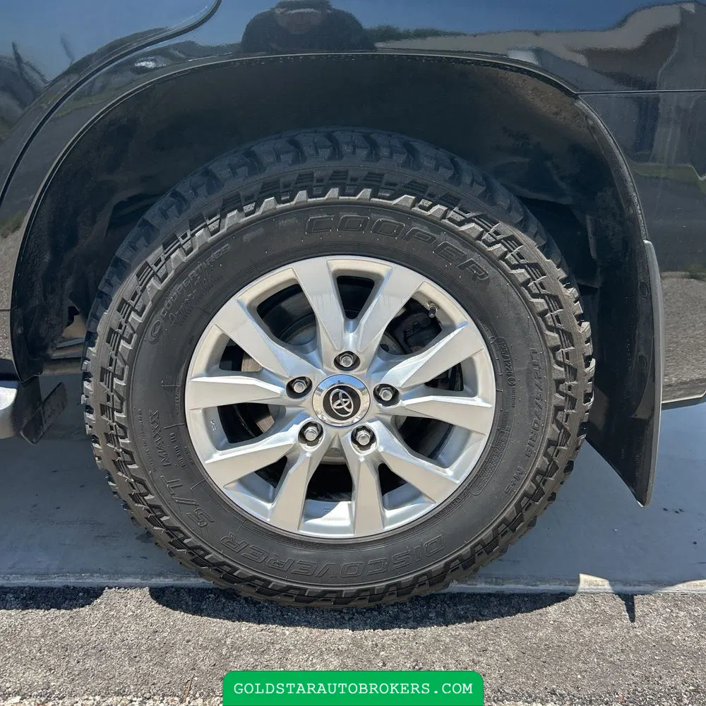 2016 Toyota Land Cruiser Base