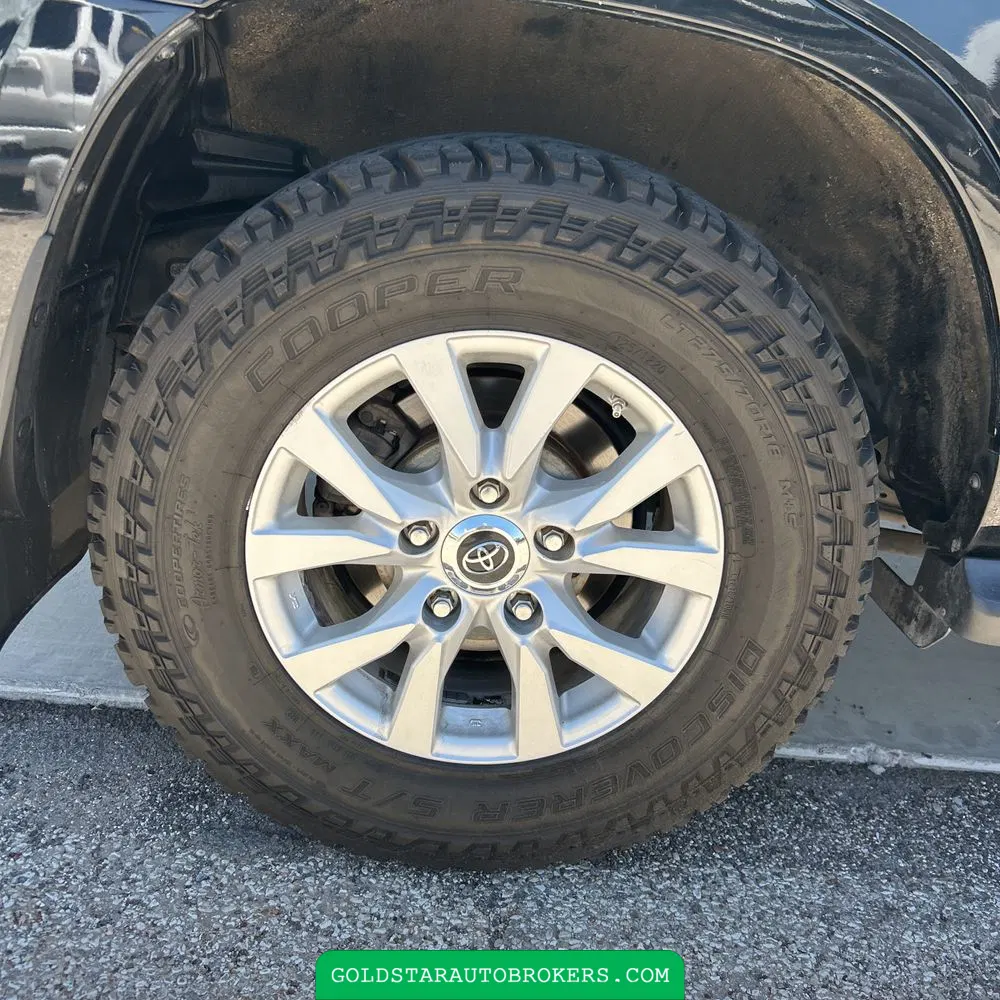 2016 Toyota Land Cruiser Base