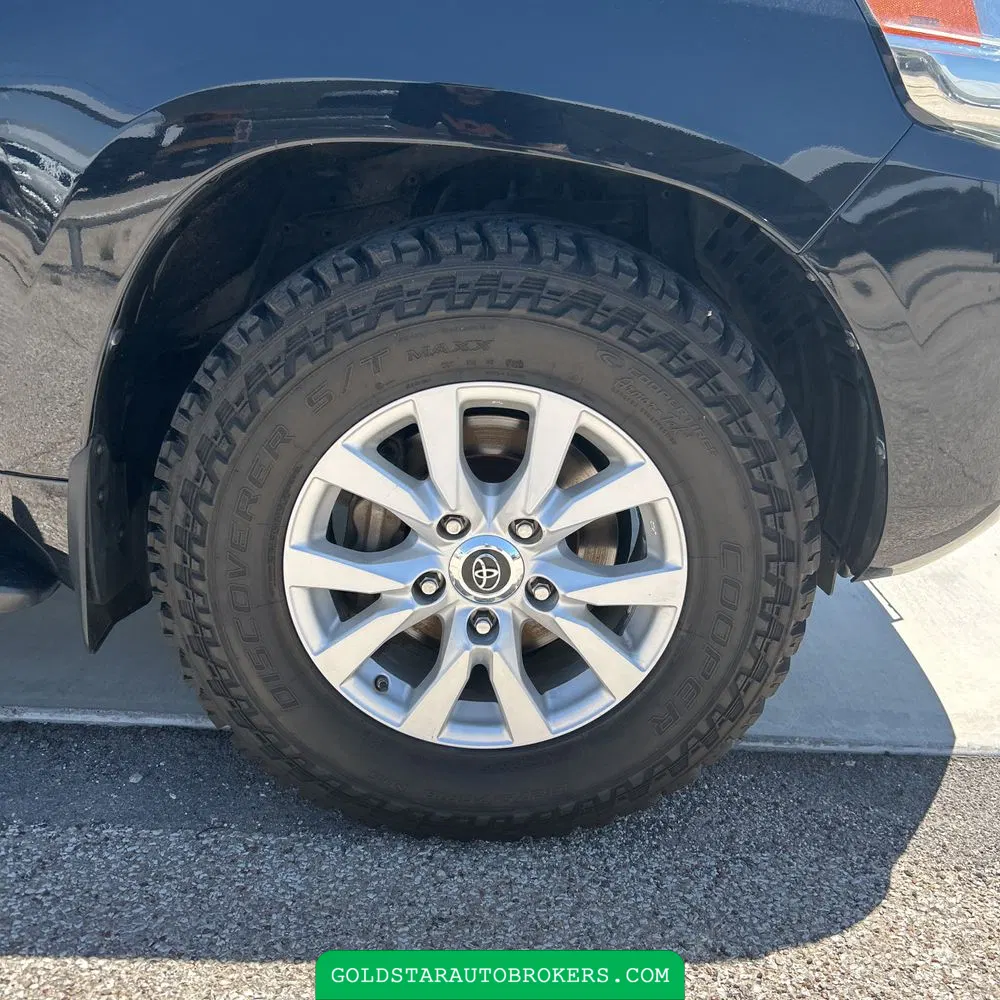 2016 Toyota Land Cruiser Base