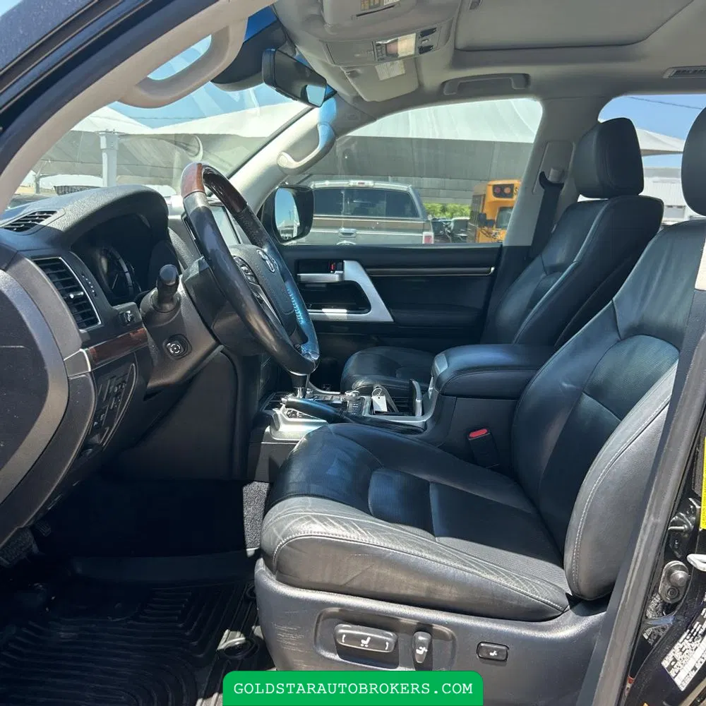 2016 Toyota Land Cruiser Base