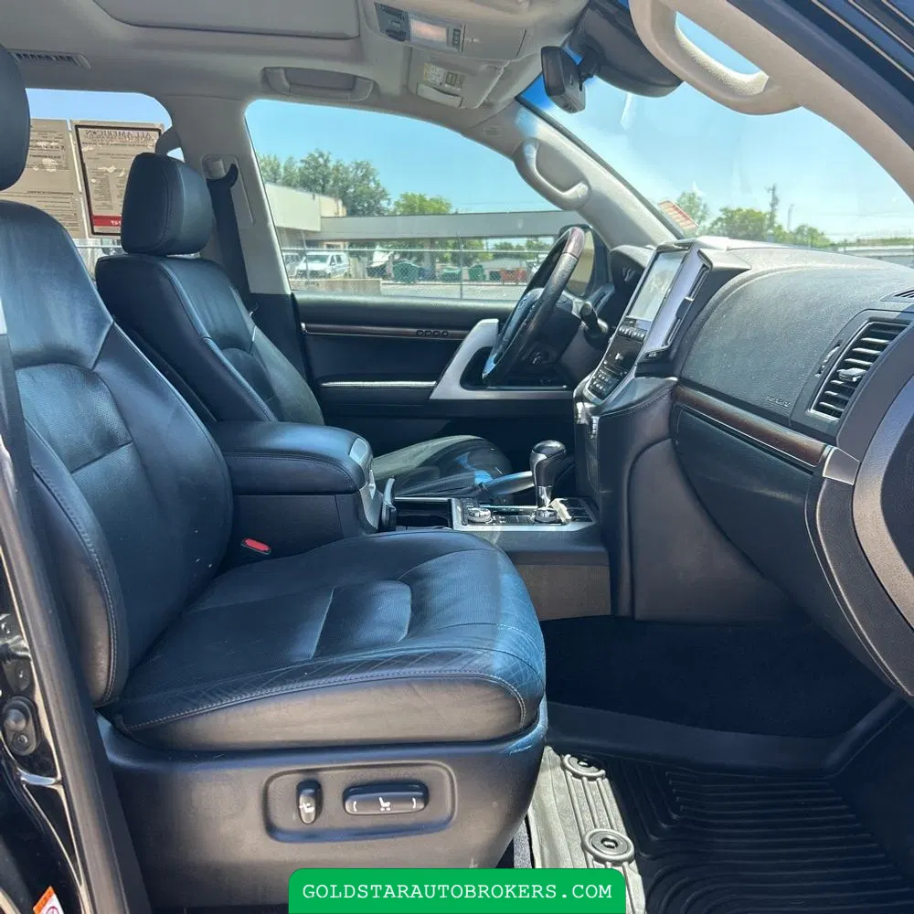 2016 Toyota Land Cruiser Base