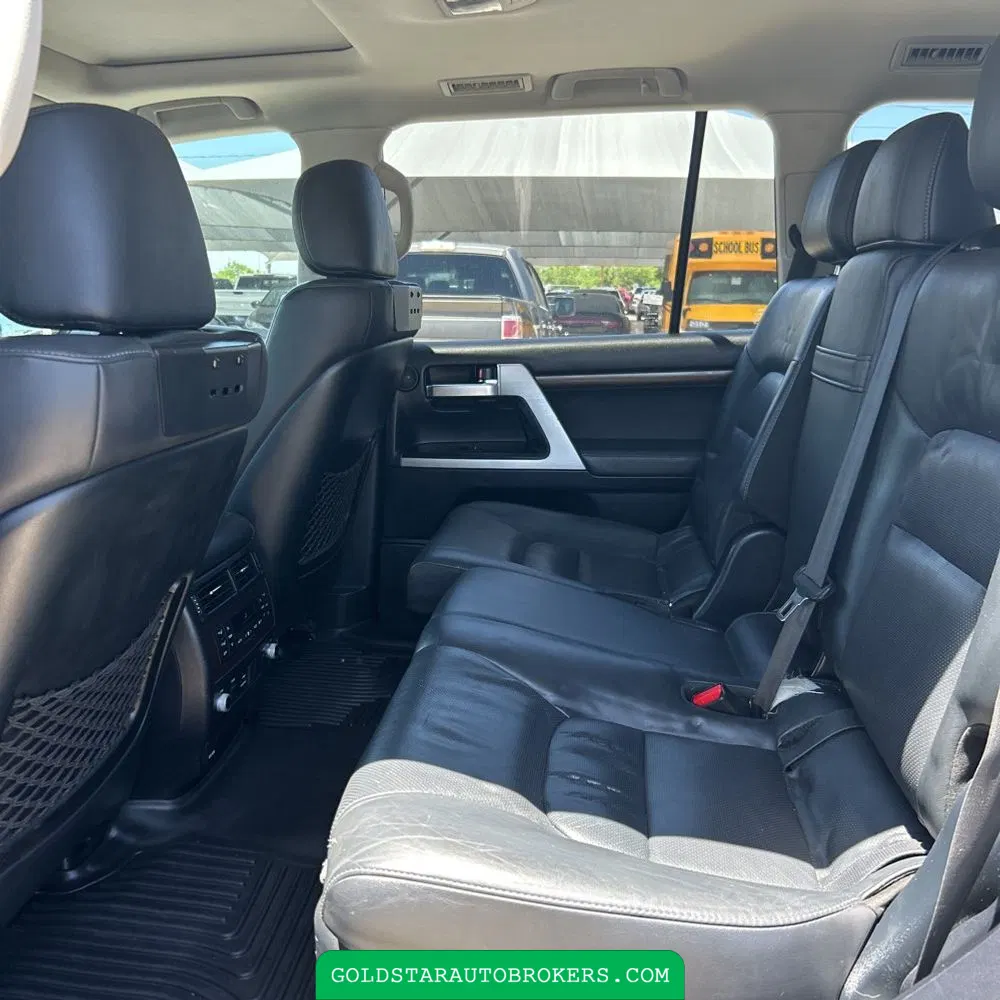 2016 Toyota Land Cruiser Base