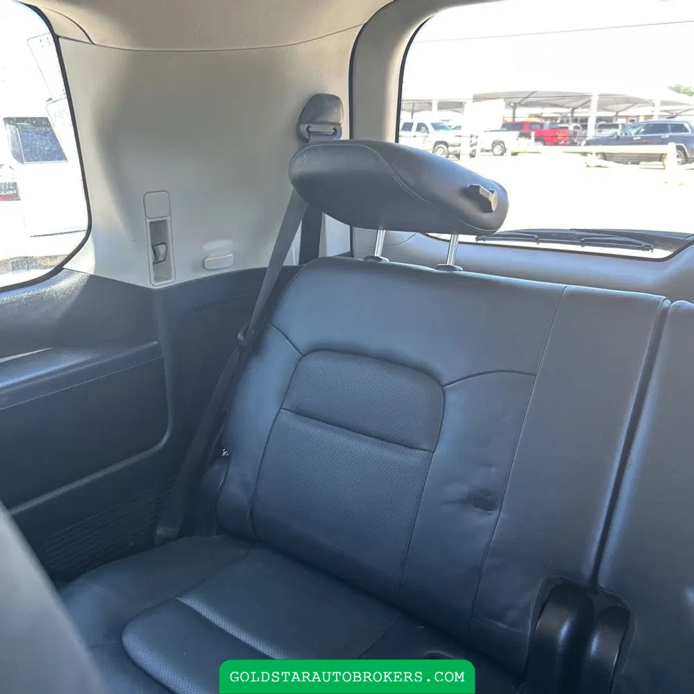2016 Toyota Land Cruiser Base