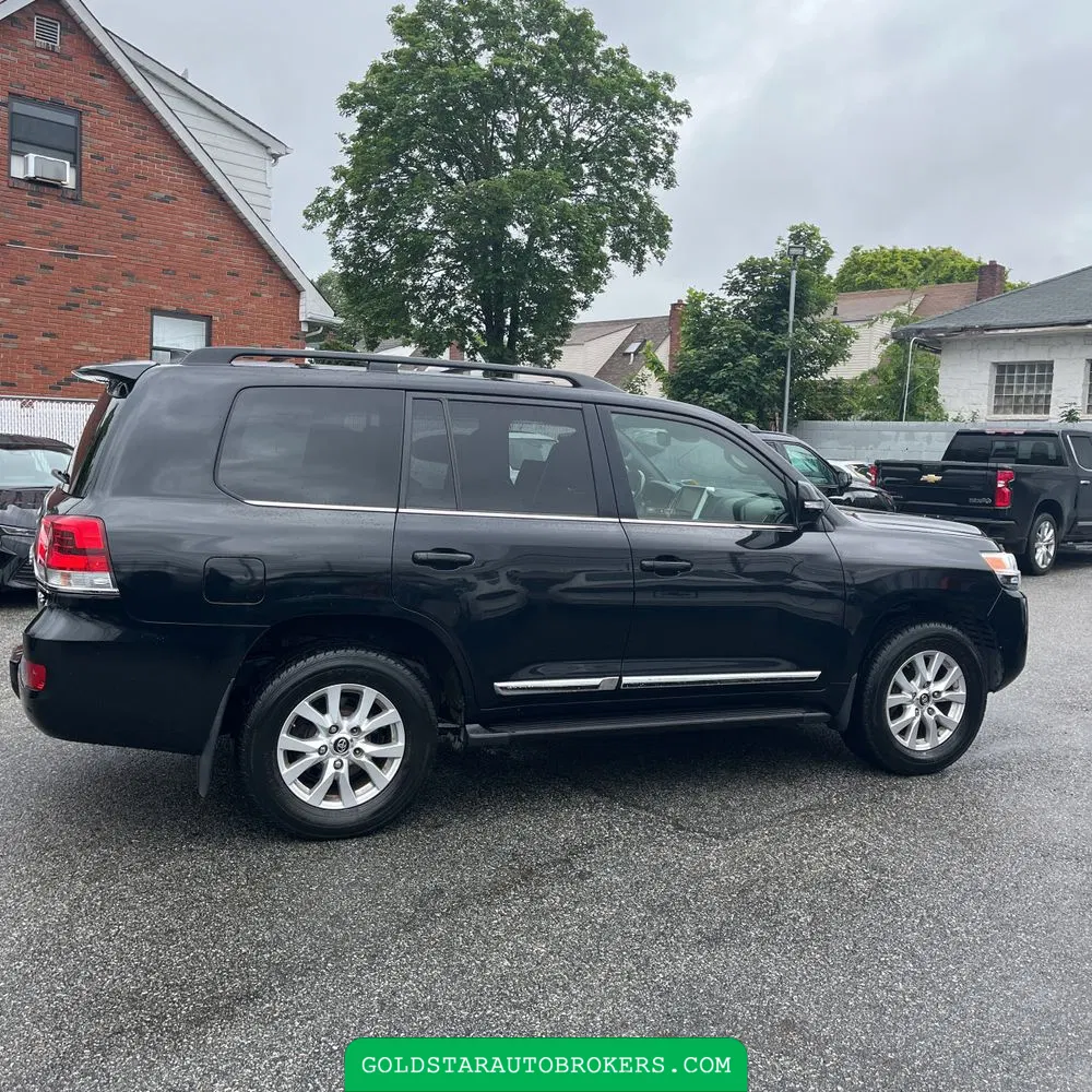 2017 Toyota Land Cruiser Base